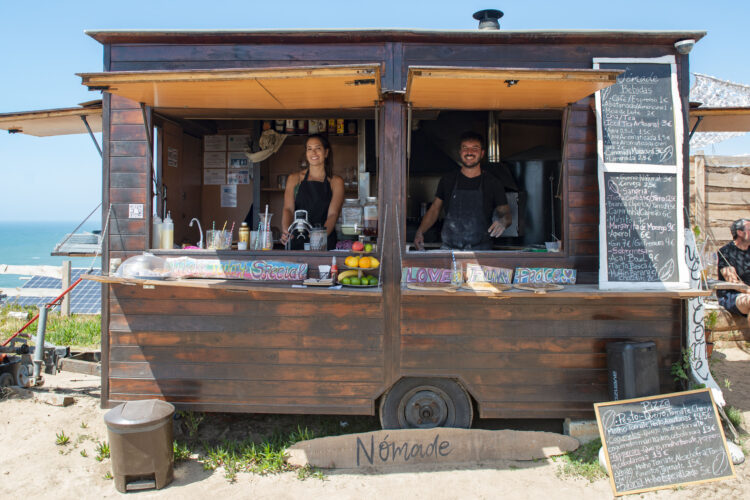 Lentriscas em castelo | Nomade – pizarria sustentável com vista para o mar das Paredes