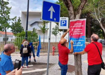 Em Luta pela Escola Pública! Faltam Professores. Reivindicações continuam no novo ano lectivo