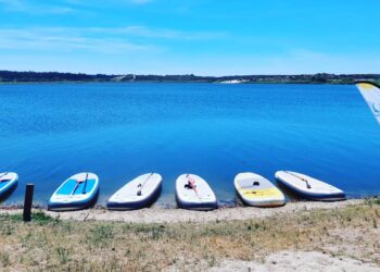 Náutico de Leiria desafia à prática de surf, bodyboard e stand up paddle