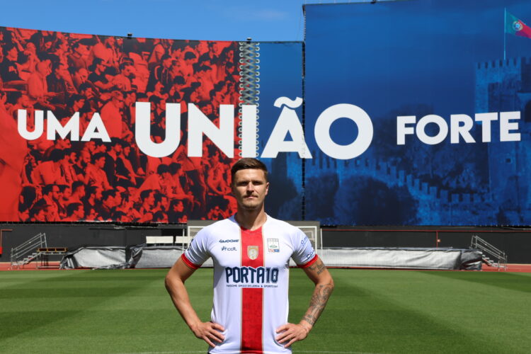 Defesa Vitalii Lystsov regressa à União de Leiria por uma temporada