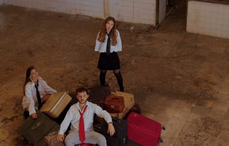 “Bem Educada”. Novo single é uma colaboração entre os Equinōcio e Inês Apenas