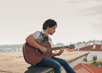 Isaac Costa tem novo single: “Dois Quatro Sobre Sete”