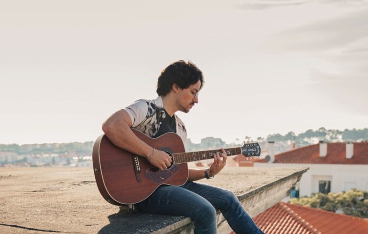 Isaac Costa tem novo single: “Dois Quatro Sobre Sete”