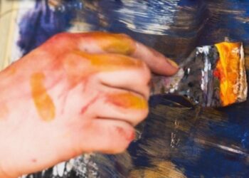 Bienal de pintura e escultura na Nazaré reúne obras de 15 artistas