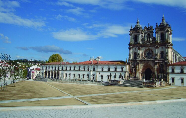 Alcobaça cria novo núcleo local para a infância