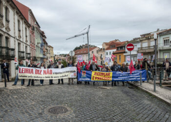 PSD e PCP criticam falta de respostas do Governo na visita ao distrito de Leiria