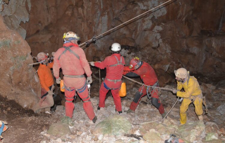 Mira de Aire acolhe encontro europeu de espeleo-socorro