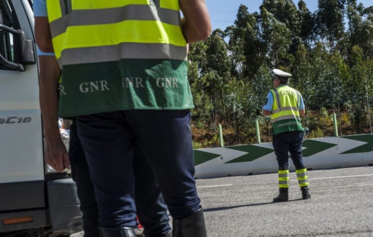 Militar da GNR atingida por veículo numa operação Stop em Ourém