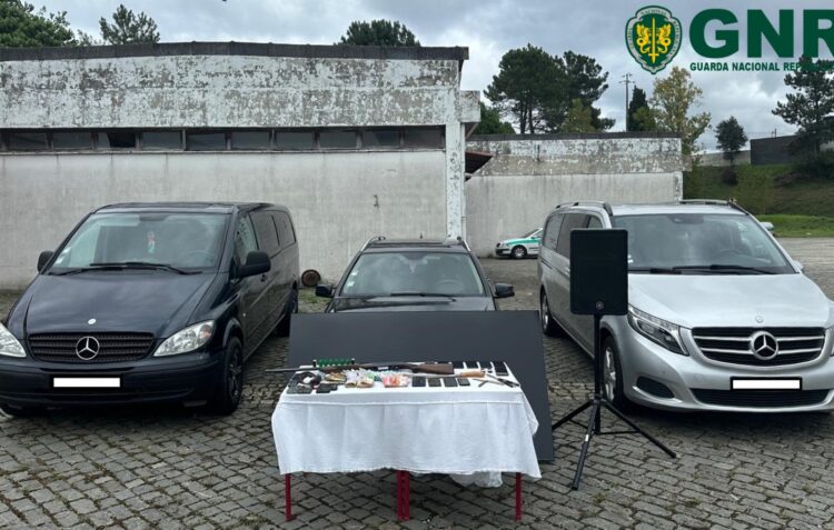 Mais de 66 mil euros e centenas de doses apreendidos em operação contra o tráfico de droga