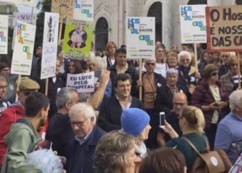 Manifestantes contra hospital no Bombarral deixam estudos a António Costa
