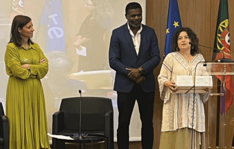 Vilma Freitas distinguida pelo trabalho voluntário junto de comunidades ciganas da Marinha Grande