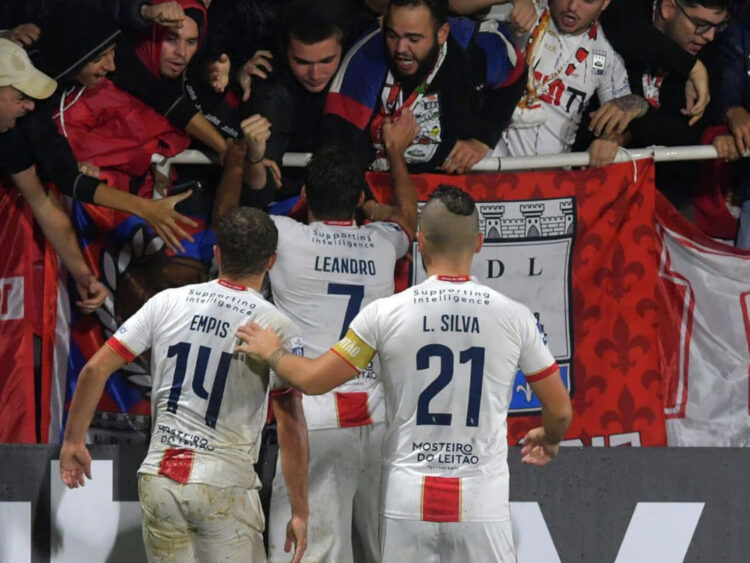 União de Leiria vence Oliveirense com goleada