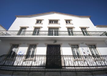Cine-teatro comprado pela Câmara da  Nazaré está embargado há 42 anos