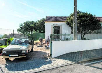 Pais contestam atrasos na obra do jardim-de-infância da Torre