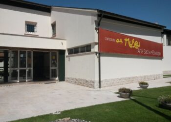 Exposição de pintura e escultura junta trabalhos de 43 artistas em Fátima