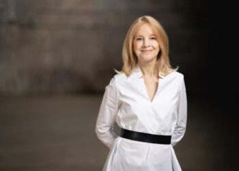 Orquestra Jazz de Leiria anuncia concerto com Maria Schneider, que ganhou um Grammy com um tema cantado por David Bowie