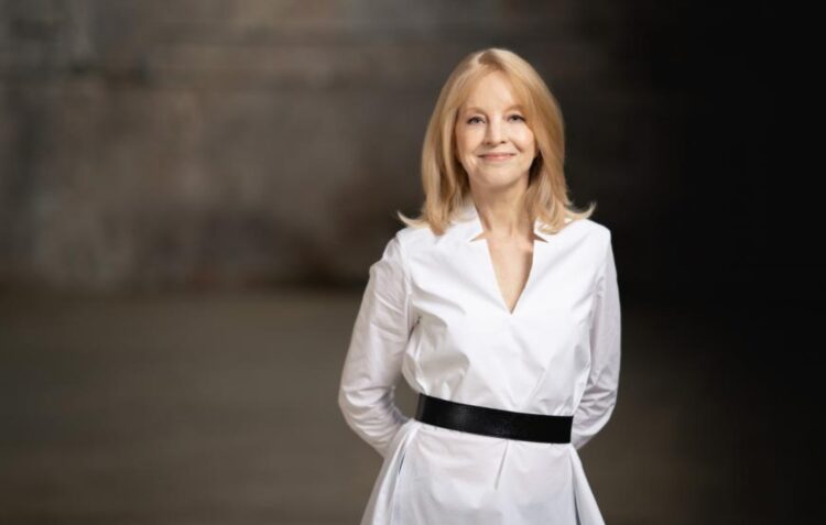 Orquestra Jazz de Leiria anuncia concerto com Maria Schneider, que ganhou um Grammy com um tema cantado por David Bowie