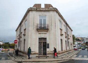 Edifício do ex-BNU em Leiria à venda por 1,3 ME
