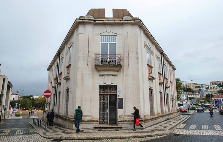 Edifício do ex-BNU em Leiria à venda por 1,3 ME