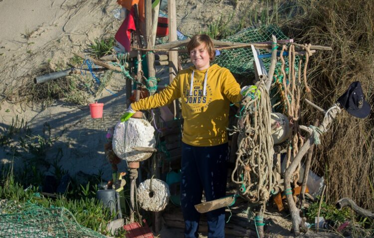 Em duas horas, voluntários recolhem quase meia tonelada de lixo da Praia da Vieira