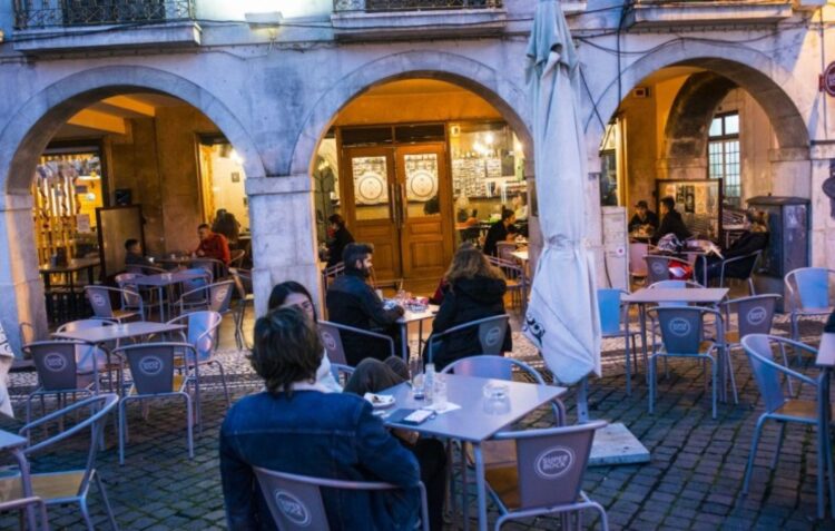 Uma noite com Boris Love para festejar os 18 anos do Praça Caffé