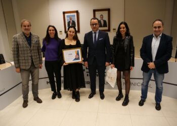 Ju&Co – Triângulo Doce, Hedra Interiores e Dama de Copas no pódio do Concurso de Montras de Natal da Acilis