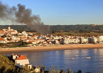 Incêndio consumiu antigo Hotel Parque em São Martinho do Porto