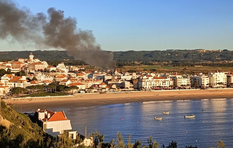 Incêndio consumiu antigo Hotel Parque em São Martinho do Porto