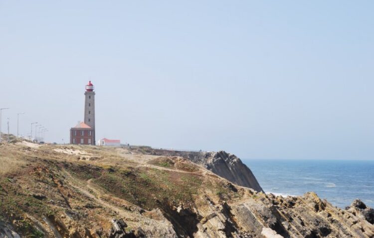 Colisão entre duas embarcações de pesca ao largo do Farol do Penedo da Saudade, da Marinha Grande