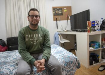Sonhar com um lar e viver num quarto