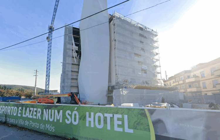Hotel de Porto de Mós tem abertura prevista para Maio