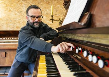 Harmónios. João Santos está a resgatar os instrumentos raros e belos do século XIX
