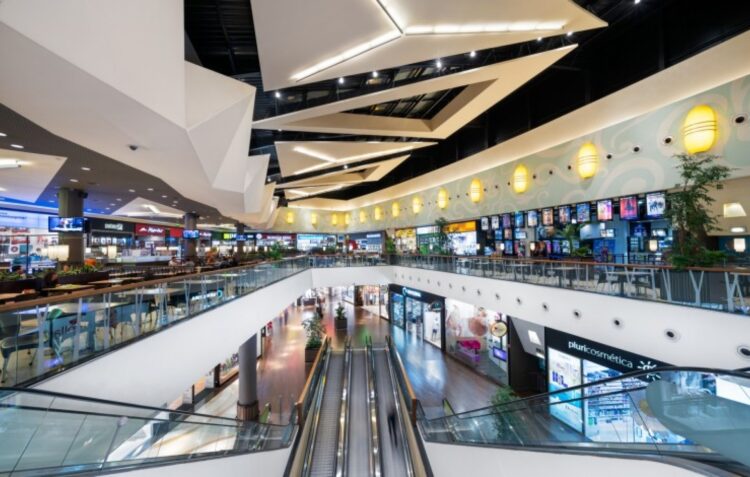 LeiriaShopping entrega cabazes solidários ao Lar de Santa Isabel e à Fundação Victor Reis Morais