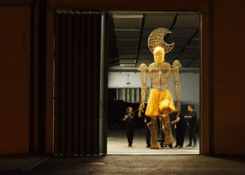 Artistas de Alcobaça ensinam na Tunísia técnicas de construção de marionetas gigantes
