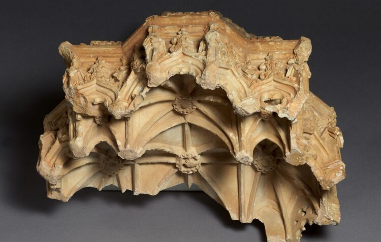 Sabia que há uma peça do Mosteiro da Batalha em exposição no museu The Met Cloisters em Nova Iorque?