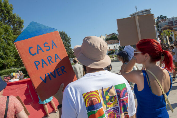 Leiria volta a sair à rua, este sábado, pelo direito à habitação