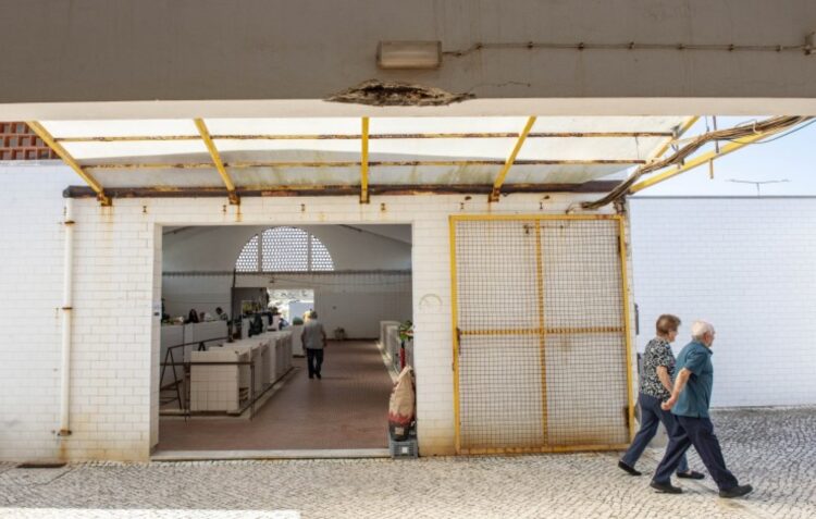 Mercado da Praia da Vieira reduzido a um pavilhão