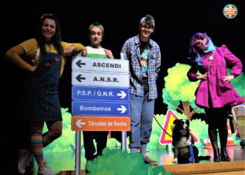Peça de teatro sensibiliza crianças para a segurança rodoviária, em Figueiró dos Vinhos