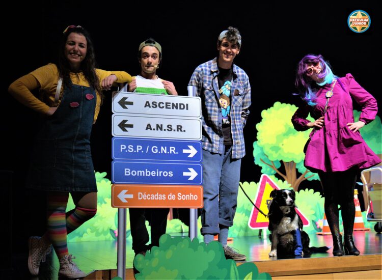 Peça de teatro sensibiliza crianças para a segurança rodoviária, em Figueiró dos Vinhos