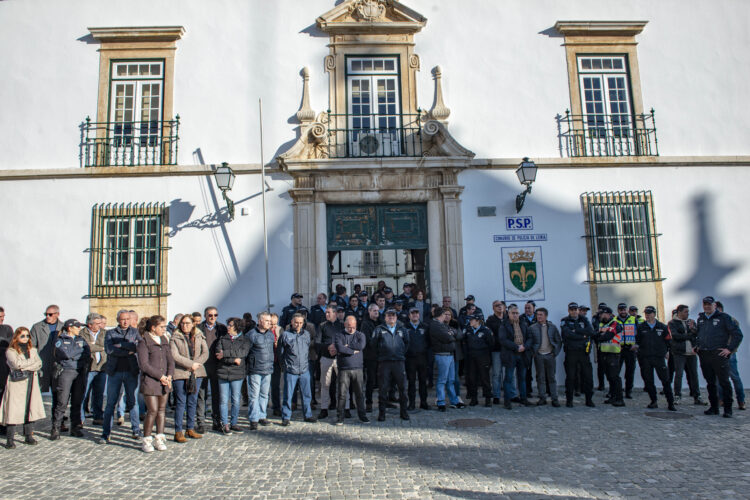 Polícias concentram-se à porta do comando da PSP