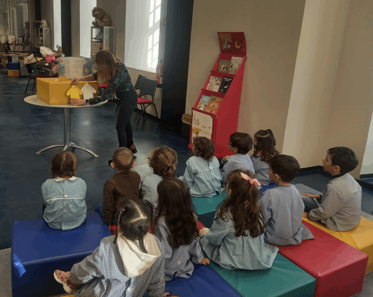 Biblioteca promove sessões de leitura interactiva para famílias