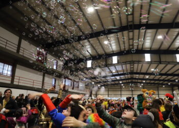 Crianças da Marinha Grande em desfile de Carnaval