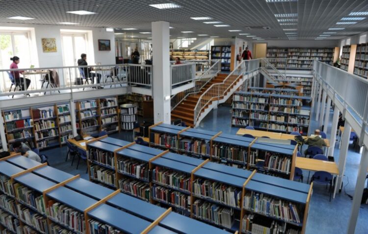 Biblioteca de Leiria leva “Histórias que abraçam” alunos com necessidades educativas