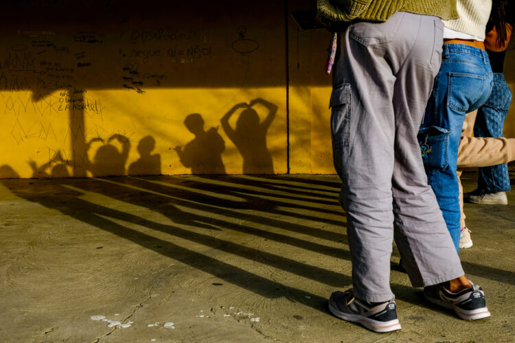Aumento de alunos com autismo desafia respostas das escolas