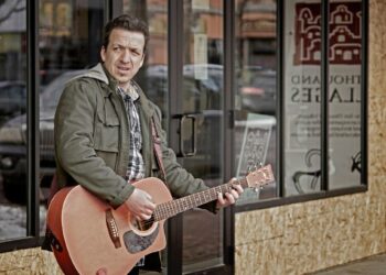 Garry V. O sonho canadiano do músico da Marinha Grande descoberto num open mic que aos 56 anos vai gravar o primeiro EP