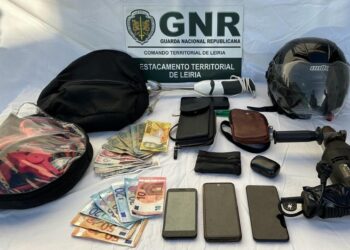 GNR detém suspeito de furtar bens em veículos em Leiria e Batalha