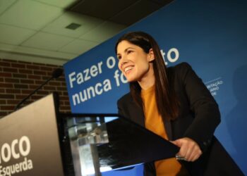 Mariana Mortágua e candidado do BE por Leiria visitam Centro de Saúde da Marinha Grande