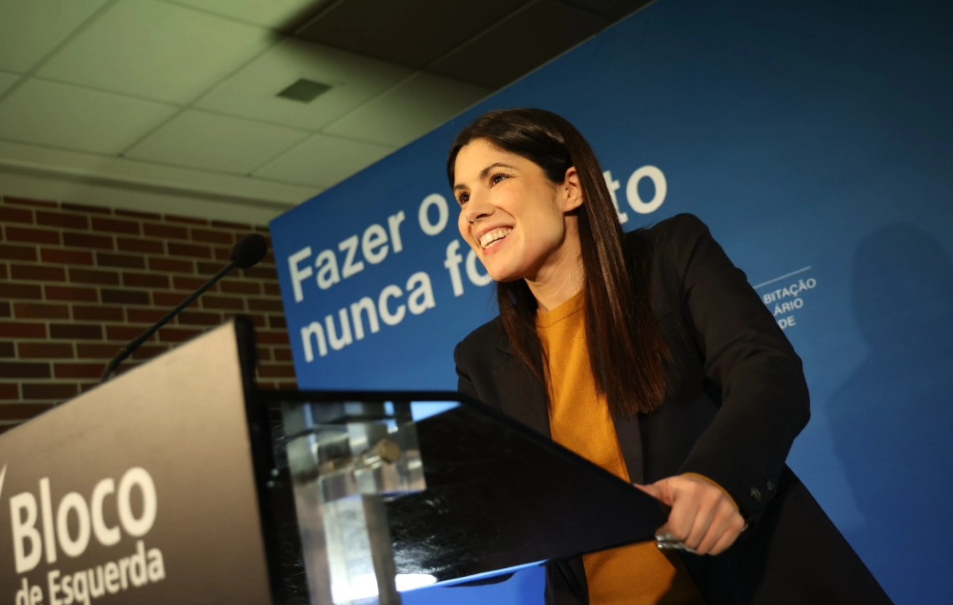 Mariana Mortágua e candidado do BE por Leiria visitam Centro de Saúde da Marinha Grande