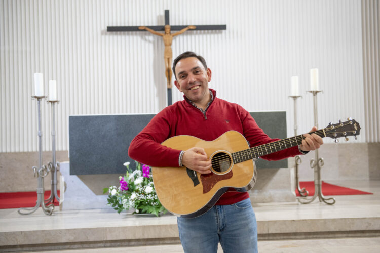 Na Paróquia da Marinha Grande, a música de louvor tem sabor a rock