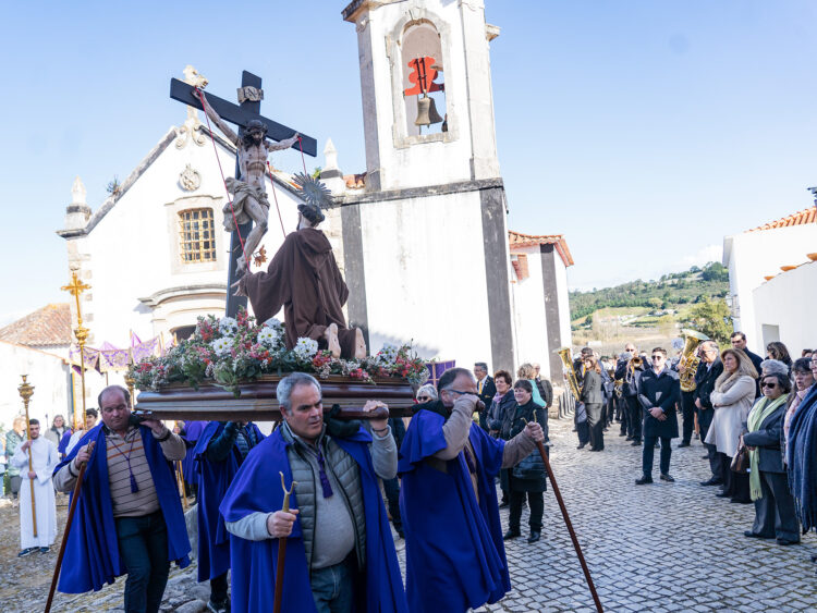 Procissão da Rapaziada dá início a celebrações pascais em Óbidos
